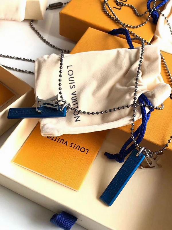 LV Necklace 03lyr645